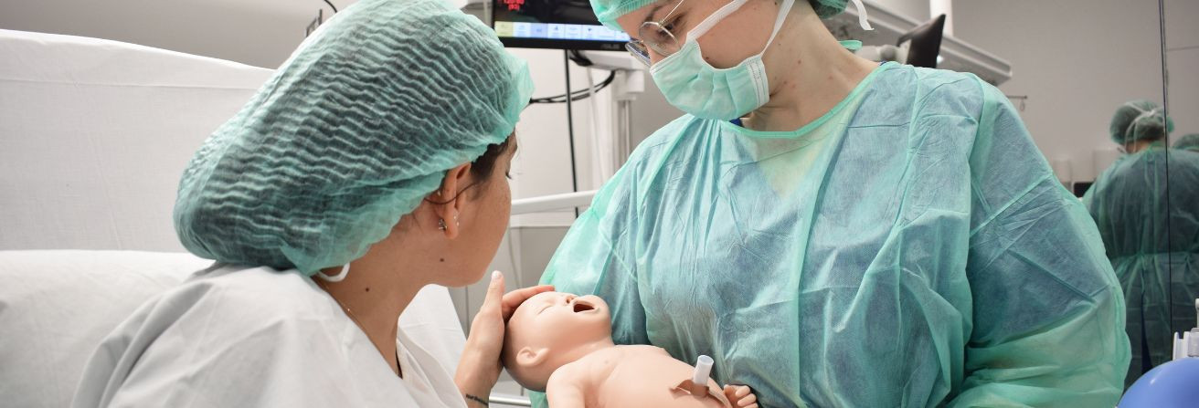 Curs de simulació clínica en emergències obstètriques i debriefing clínic per a la seguretat del pacient