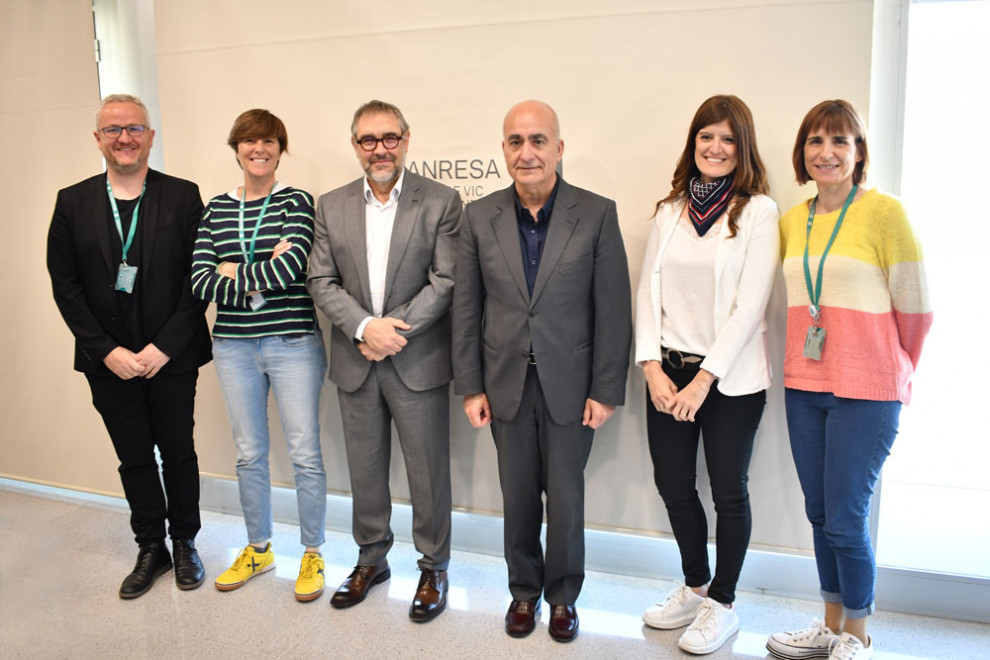 Marc Bernadich, Carlota Riera, Joan Tristany, Valentí Martínez, Núria Sala i Àngels Fusté, després de la signatura del conveni
