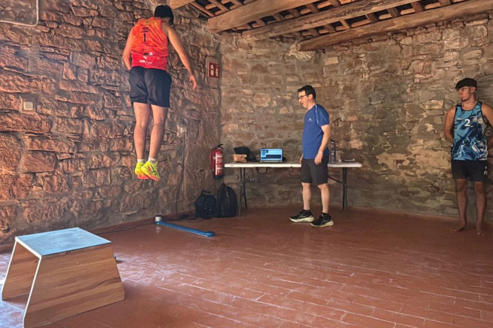 Exploració podològica de la Clínica Universitària a l'escoleta de Vòlei a Moià