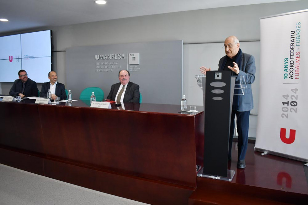 El conseller Joaquim Nadal en la seva intervenció en l'acte dels deu anys de l'acord federatiu a UManresa