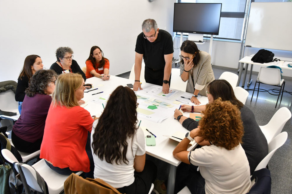 Una de les taules de treball dels camps d'innovació sobre dependència i cronicitat a UManresa