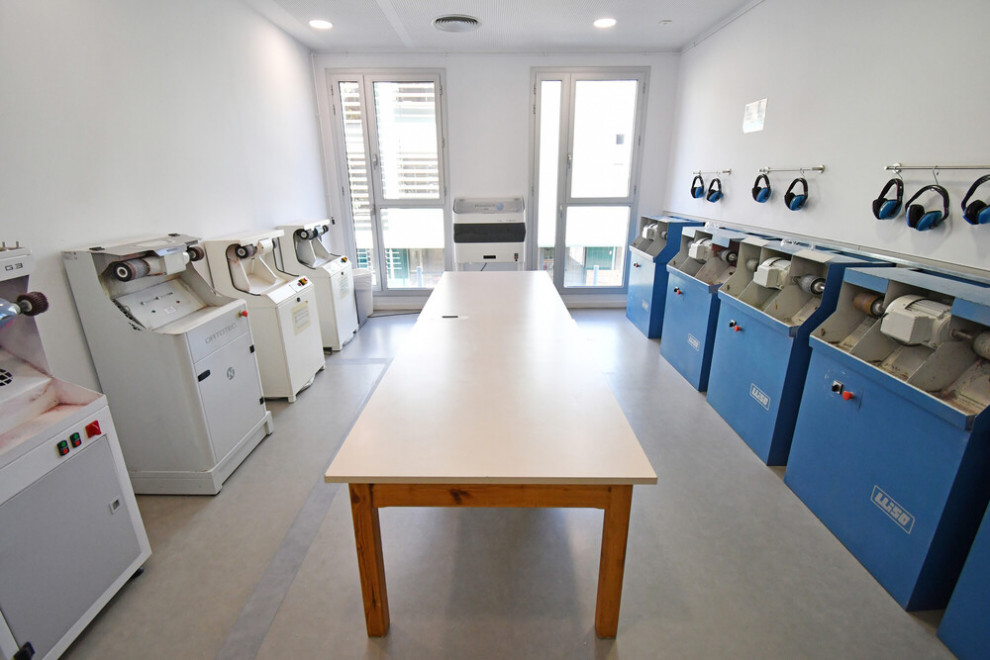 Nova sala de pulidores de podologia de la Clínica Universitària