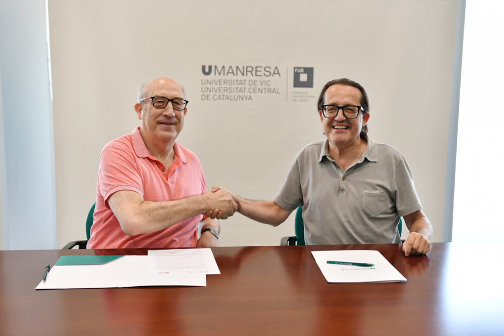Juan Jorge i Antoni Llobet després de la signatura del conveni entre la Coordinadora de Jubilats i Pensionistes i UManresa-FUB