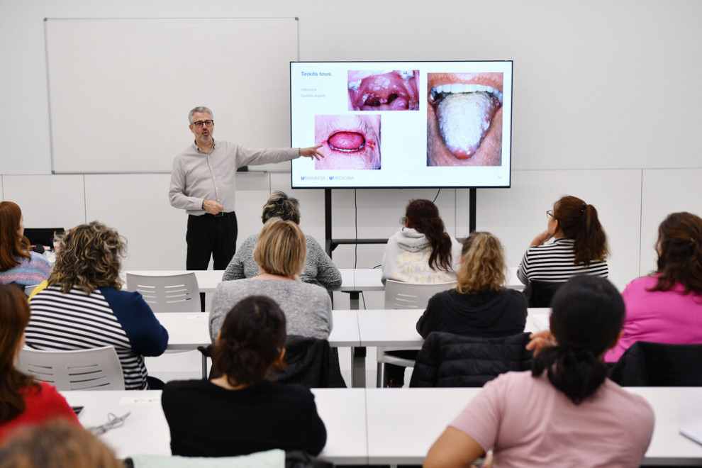Formació en salut bucodental a treballadores familiars