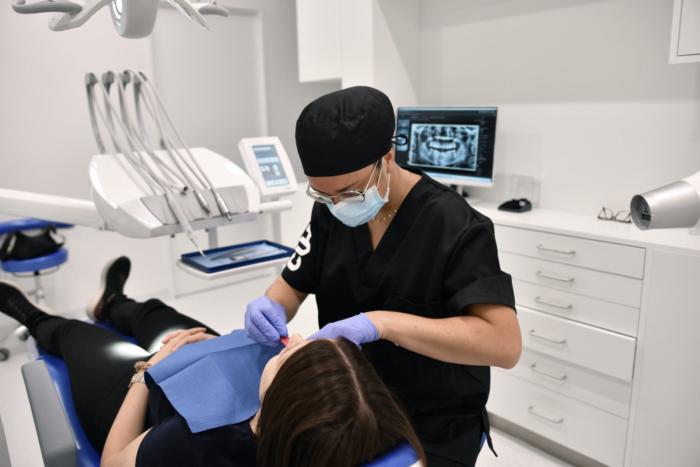 Clínica Odontològica amb estudiants en formació