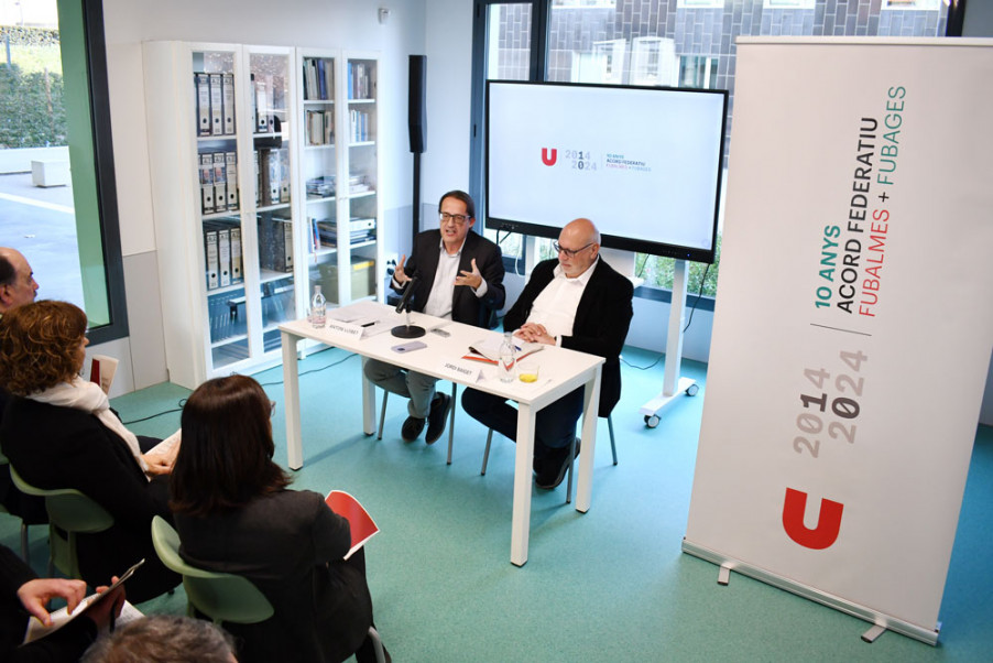 Antoni Llobet i Jordi Baiget durant la roda de premsa de balanç dels 10 anys de l'acord federatiu entre la FUBages i la FUBalmes