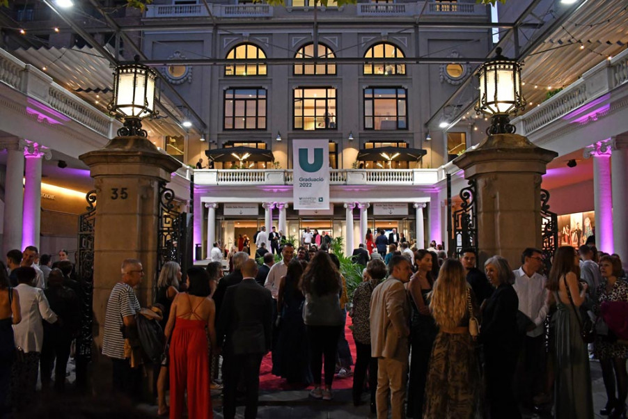 El Teatre Kursaal ha acollit la cerimònia de graduació de les promocions 2022 d'UManresa