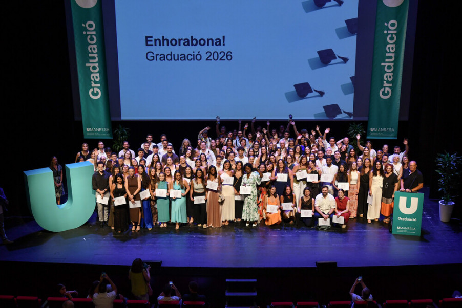 Foto de grup de la promoció 2026 de l'Escola de Postgrau