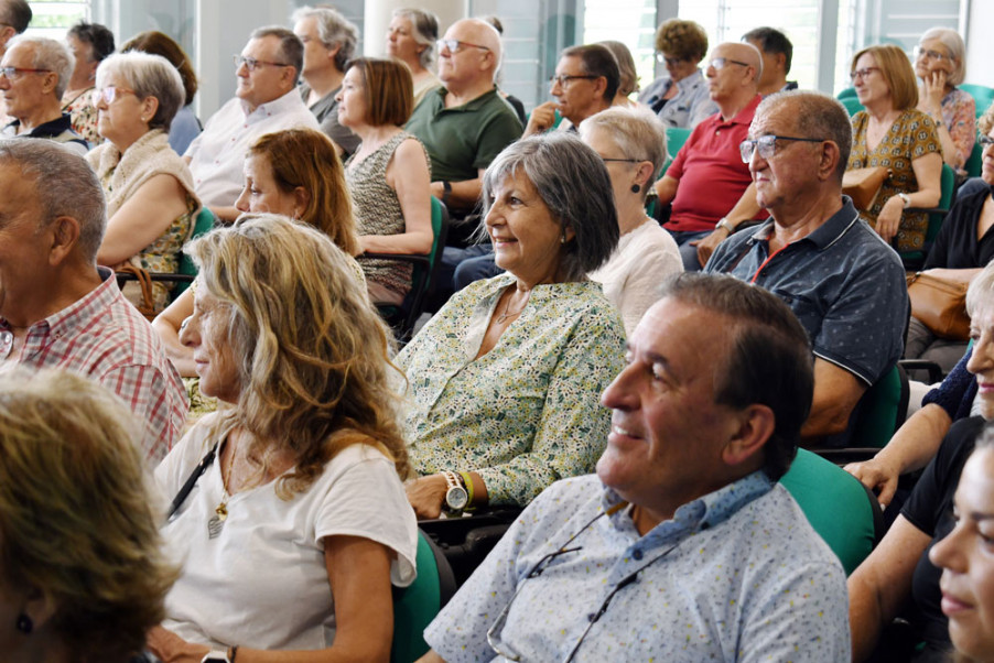 Assistents a una activitat del programa USènior d'UManresa