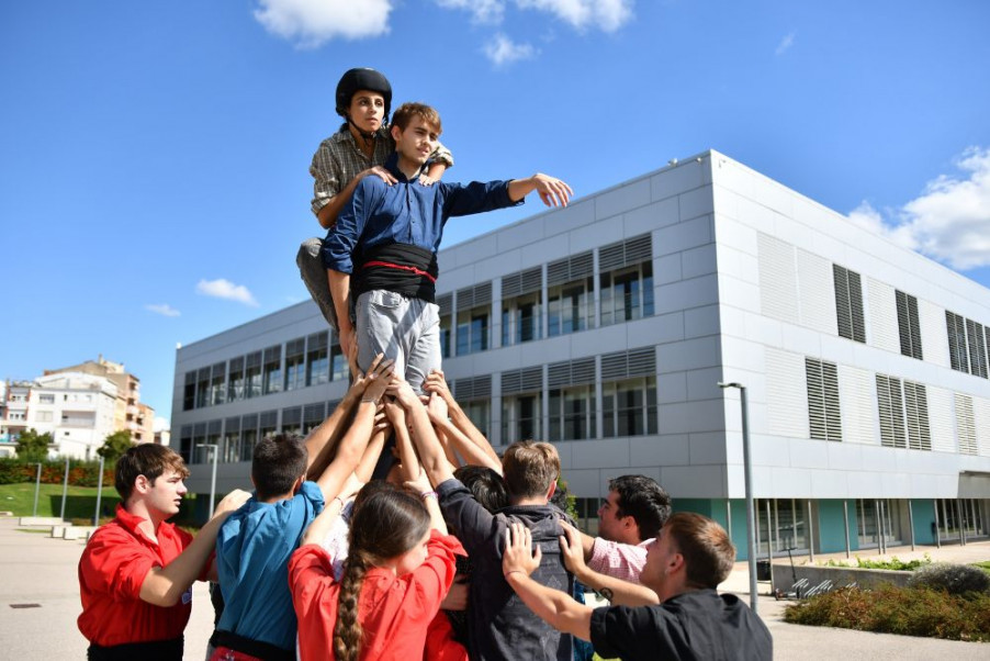 Castellers penjats a UManresa