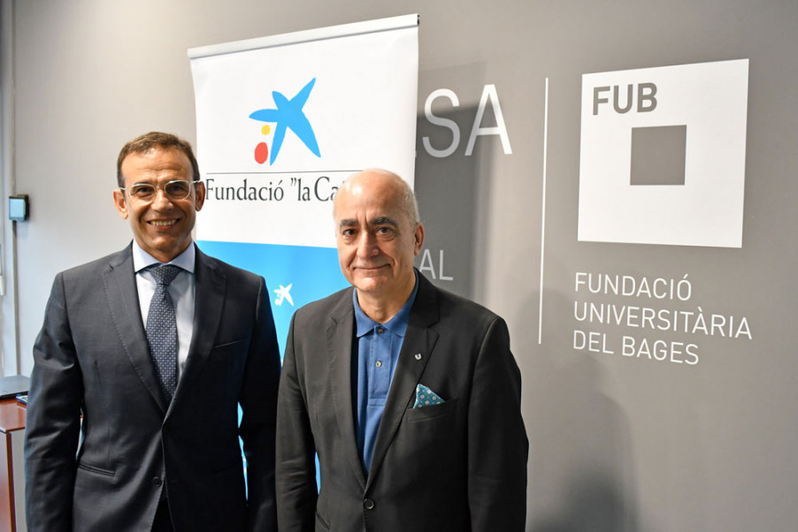 El director territorial Catalunya de CaixaBank, Jaume Masana, i el director general de la Fundació Universitària del Bages, Valentí Martínez.