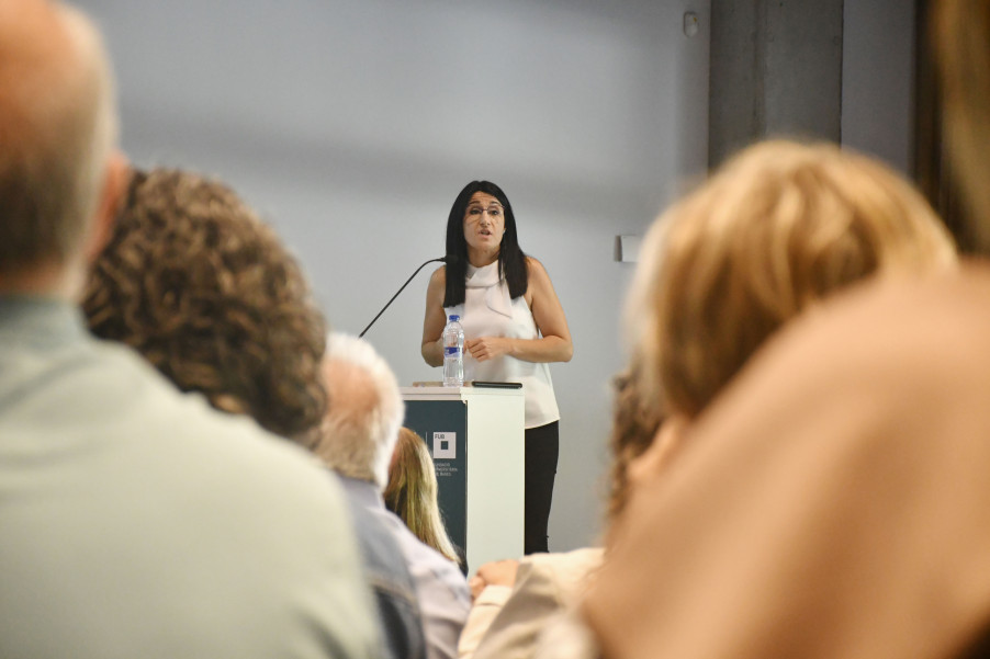 Sixtina Perarnau defensant la tesi doctoral a UManresa