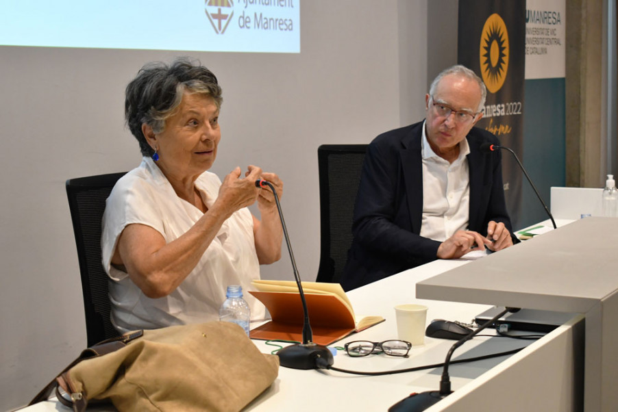 Marina Subirats i Salvador Cardús durant la seva intervenció a l'Àgora 2022