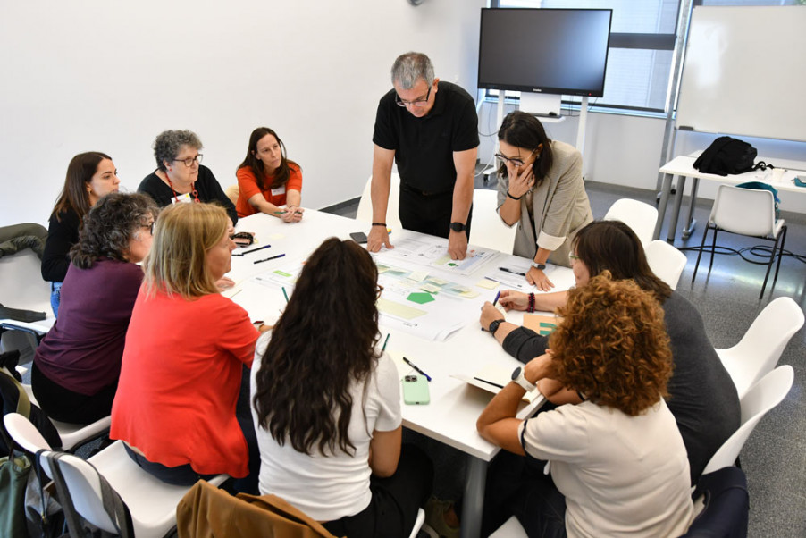 Una de les taules de treball dels camps d'innovació sobre dependència i cronicitat a UManresa