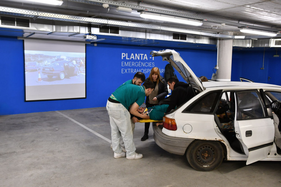 Taller del màster en Emergències Extrahospitalàries al renovat espai del pàrquing de la Clínica Universitària