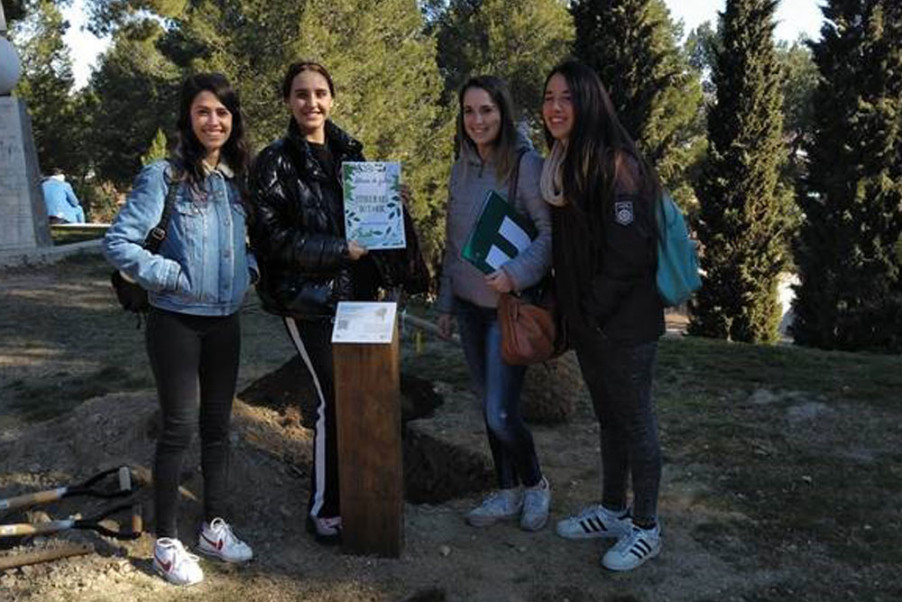 Les estudiants de Mestre en Educació Infantil que han participat en el projecte del Parc de Puigterrà