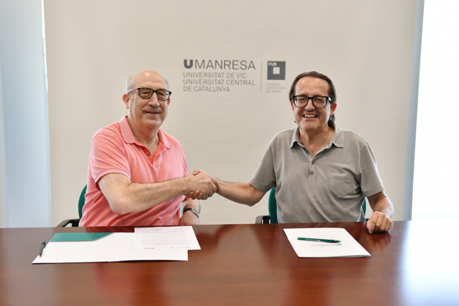 Juan Jorge i Antoni Llobet després de la signatura del conveni entre la Coordinadora de Jubilats i Pensionistes i UManresa-FUB
