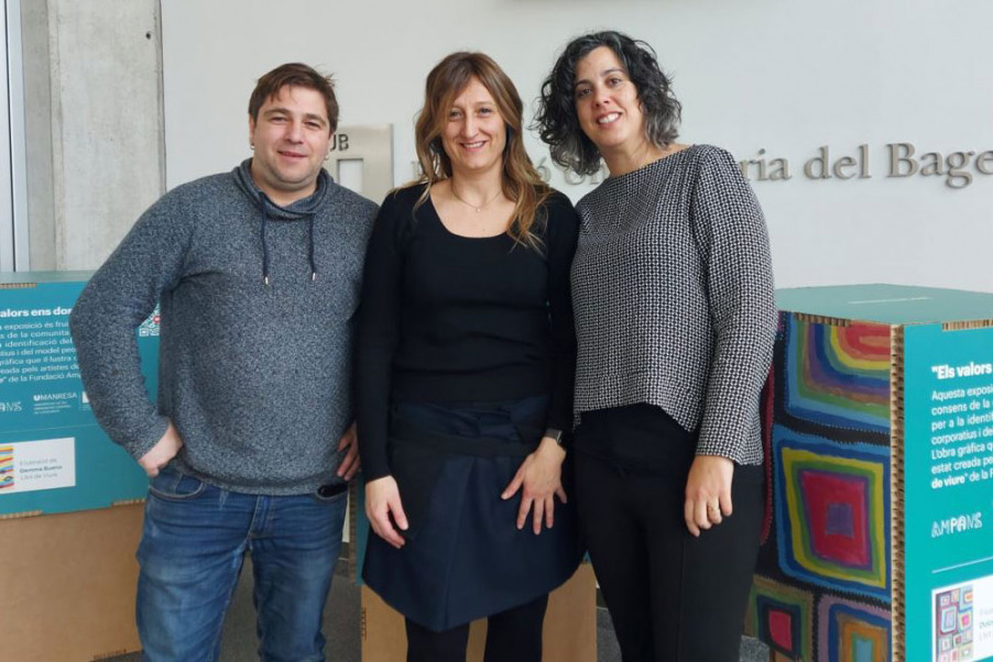 Eva Codinach amb els directors de la seva tesi, Albert Espelt i Núria Obradors
