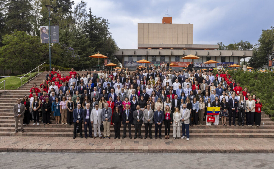Foto de grup dels assistents a l'Helix Summit 2026