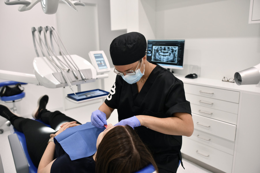 Clínica Odontològica amb estudiants en formació