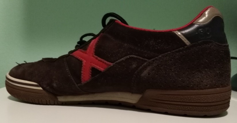 Calçat tipus futbol